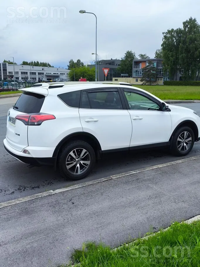 Toyota Rav4 2016 photo 2