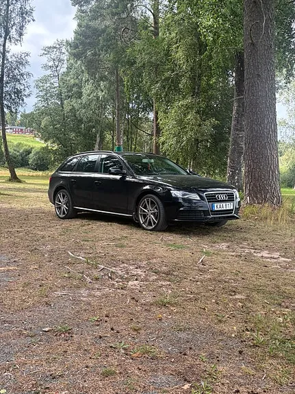 Audi A4 2010 photo 2