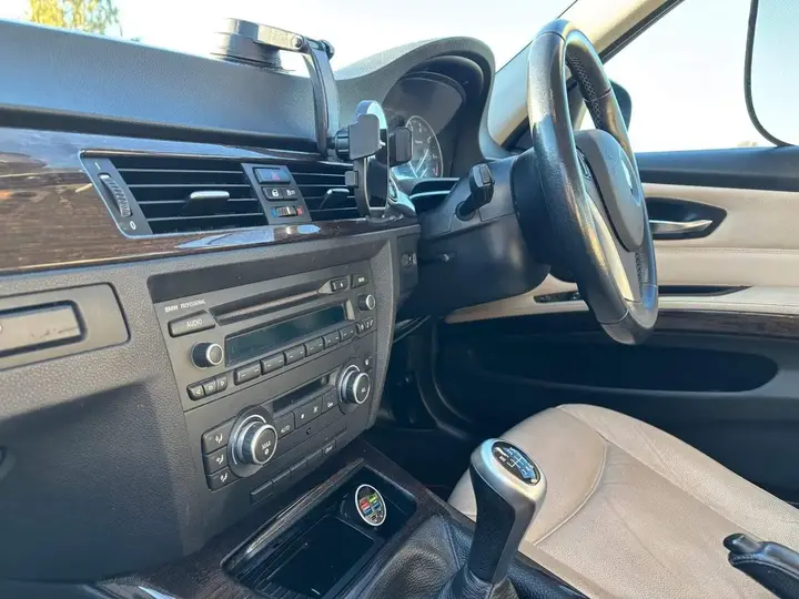 BMW 3 Series 2011 photo 5