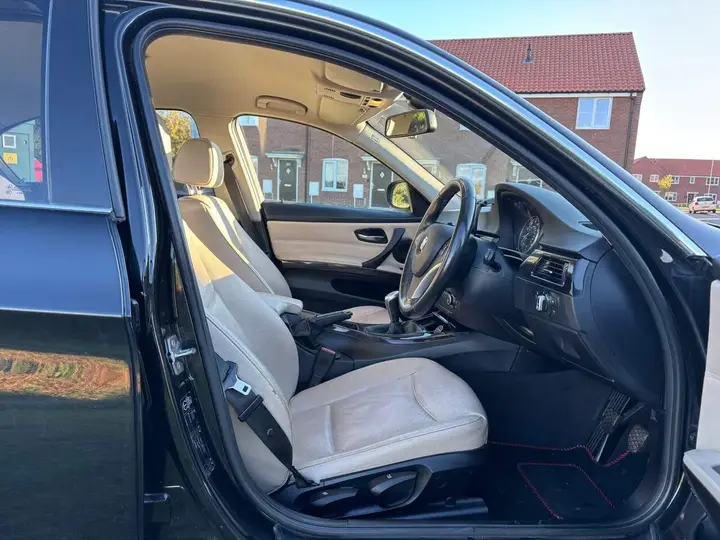 BMW 3 Series 2011 photo 3