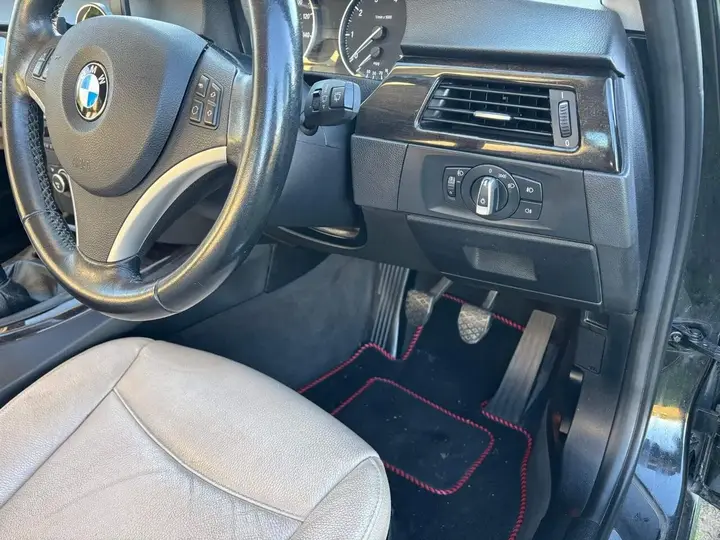 BMW 3 Series 2011 photo 4
