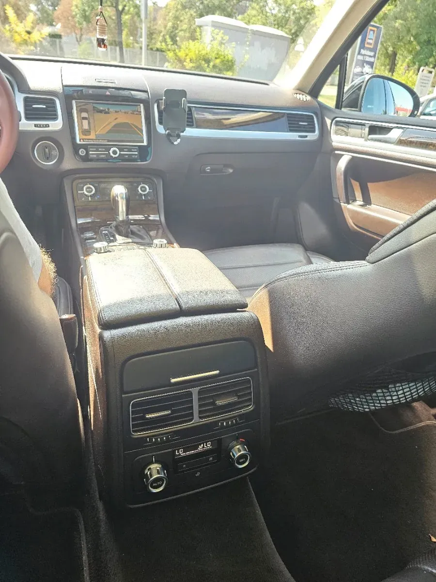 Volkswagen Touareg 2011 photo 2