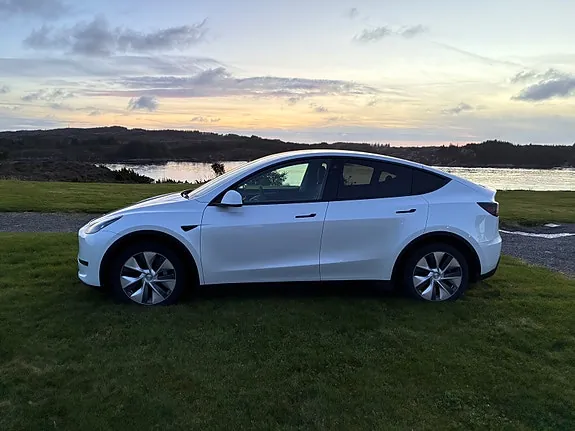 Tesla Model Y 2023 photo 4