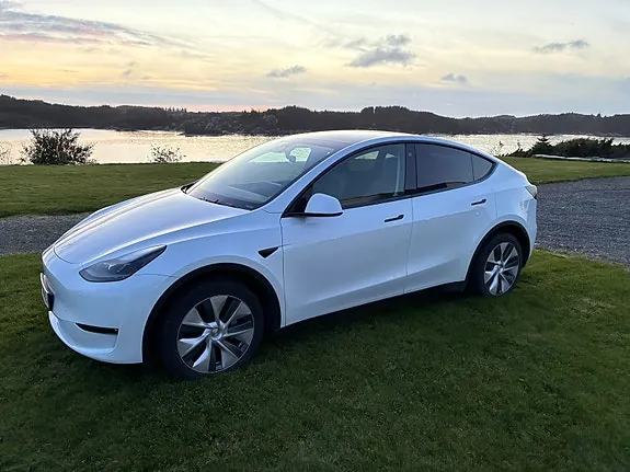 Tesla Model Y 2023 photo 3