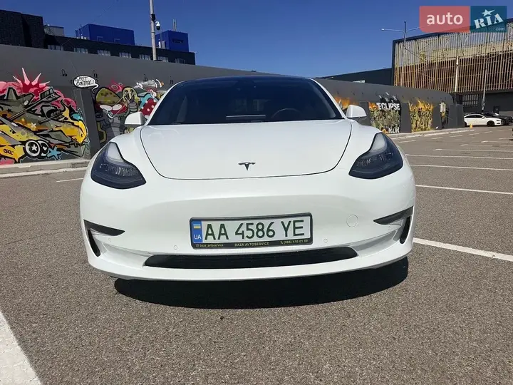 Tesla Model 3 2020 photo 2