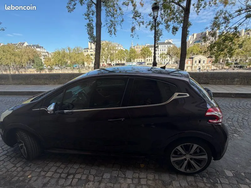 Peugeot 208 2013 photo 2