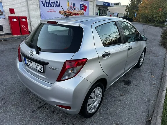 Toyota Yaris 2012 photo 3