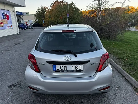 Toyota Yaris 2012 photo 5