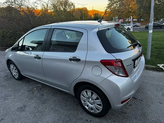 Toyota Yaris 2012 photo 4