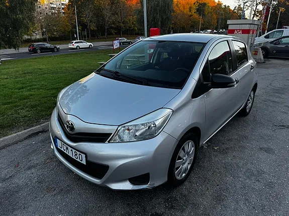 Toyota Yaris 2012 photo 2