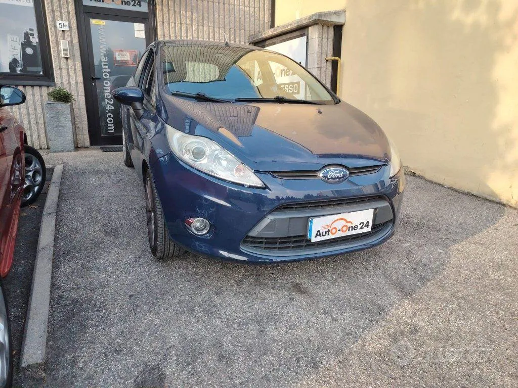 Ford Fiesta 2012 photo 2