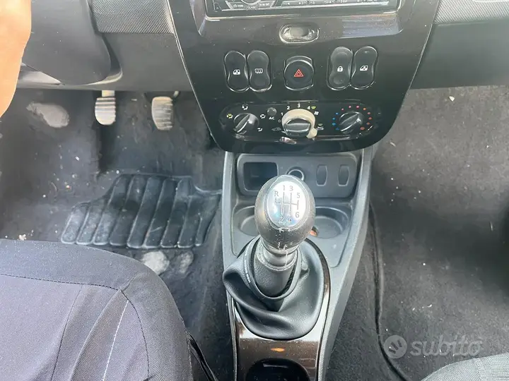 Dacia Duster 2011 photo 5