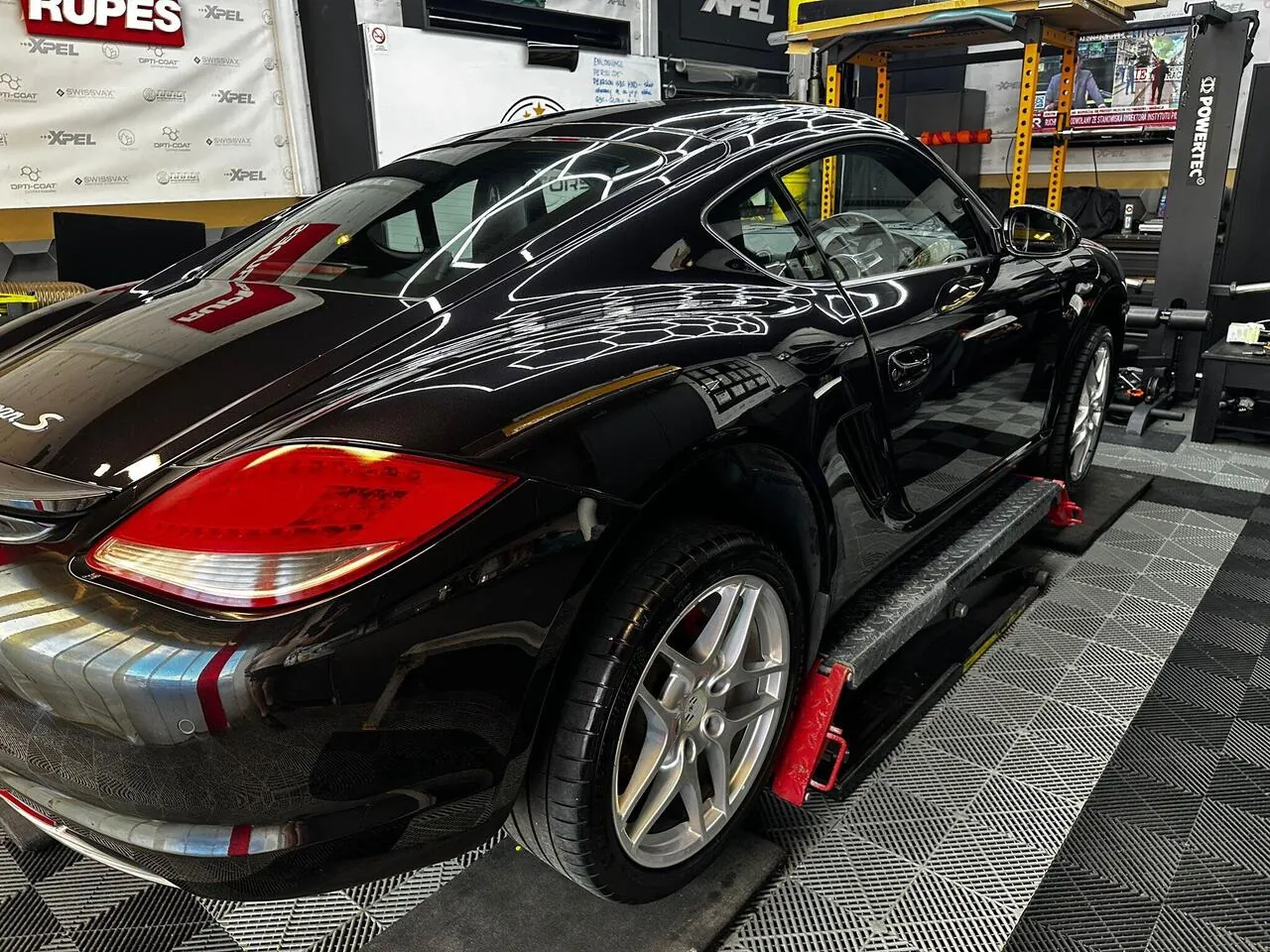 Porsche Cayman 2010 photo 2