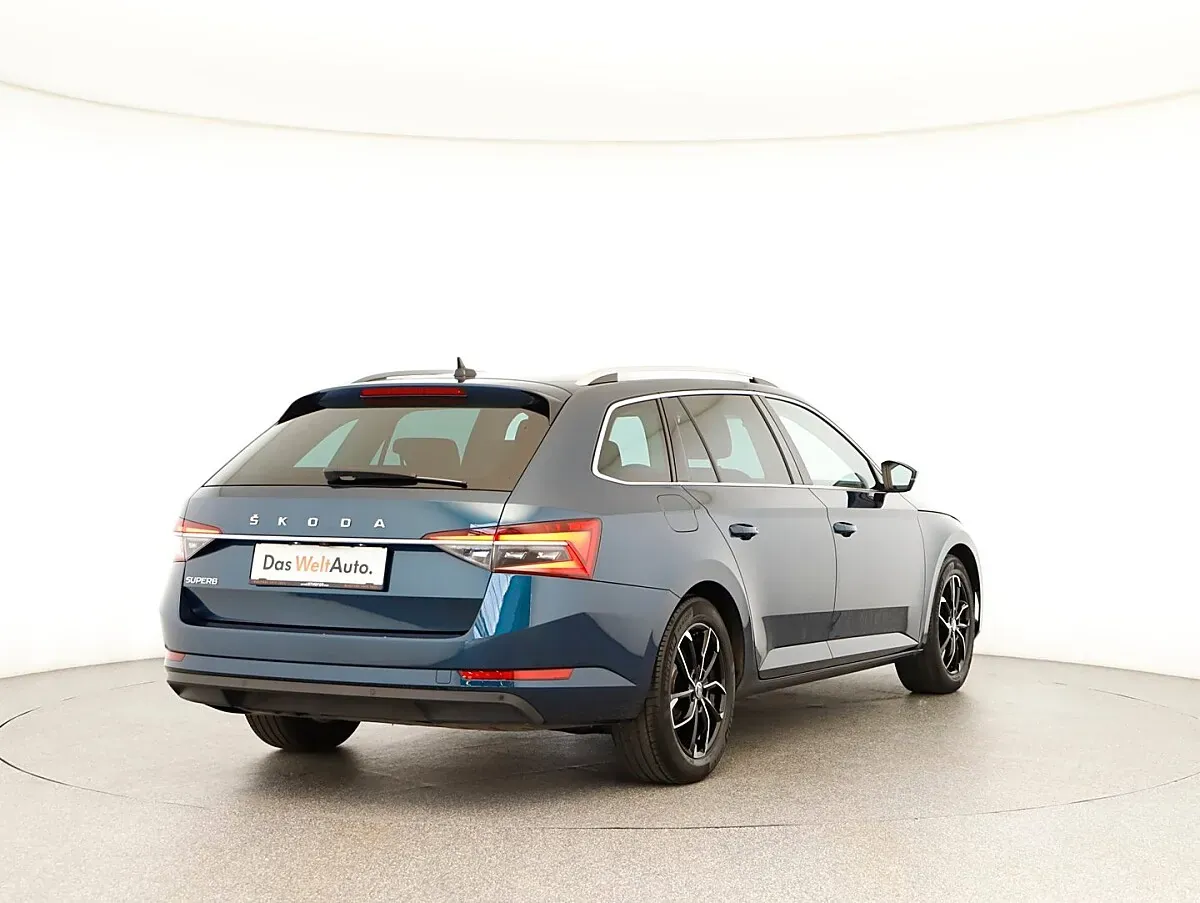 Skoda Superb 2023 photo 3