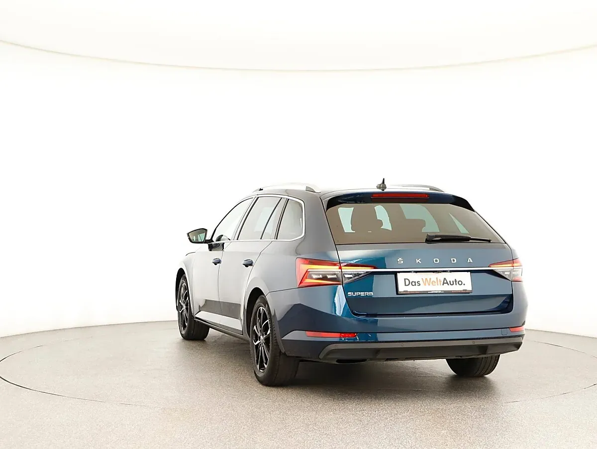 Skoda Superb 2023 photo 2