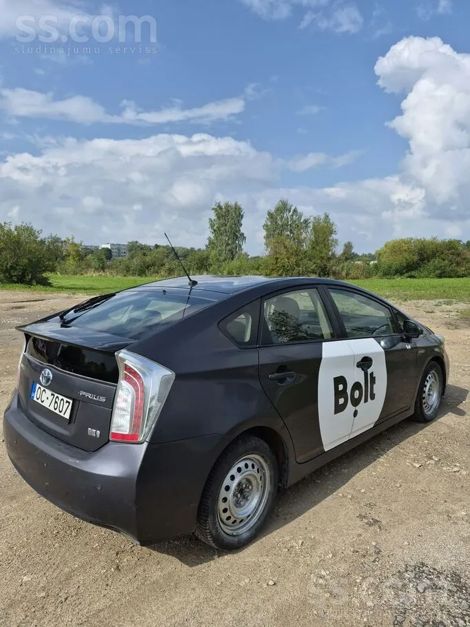 Toyota Prius 2015 photo 3