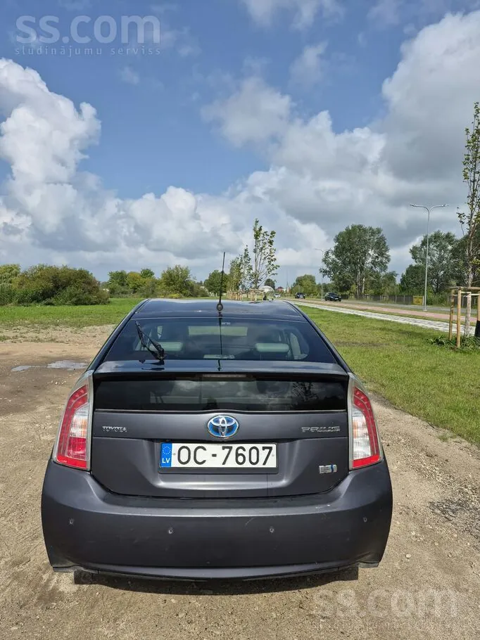 Toyota Prius 2015 photo 4
