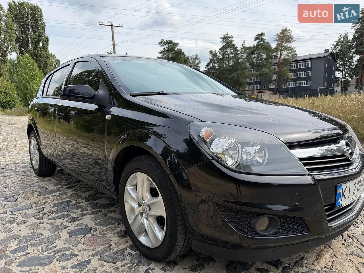 Opel Astra 2011 photo 2