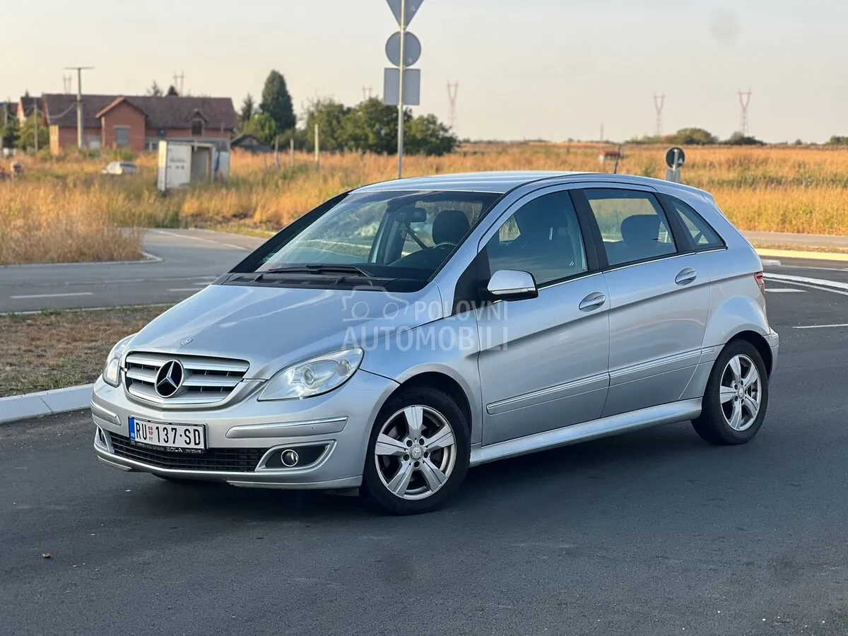 Mercedes-Benz B 180