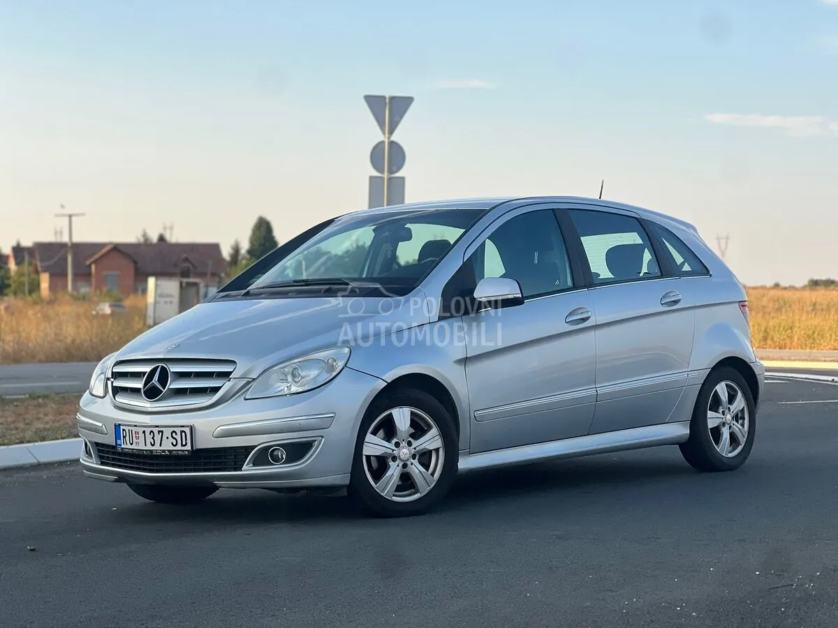 Mercedes-Benz B 180 2010 photo 4