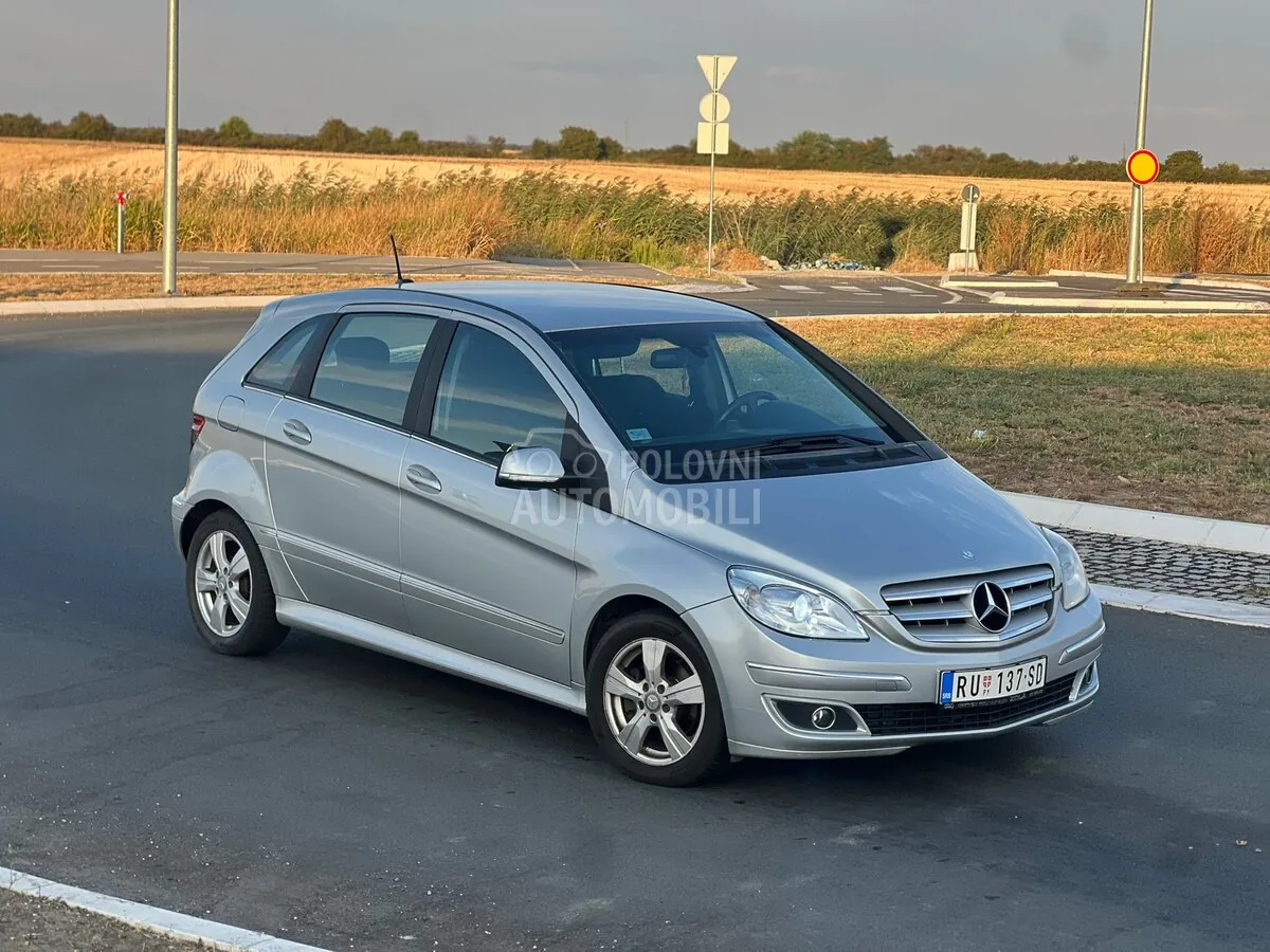Mercedes-Benz B 180 2010 photo 3