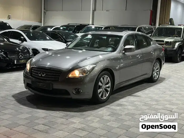 Infiniti Q70