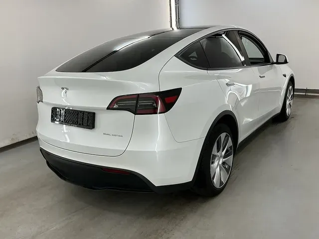 Tesla Model Y 2023 photo 4
