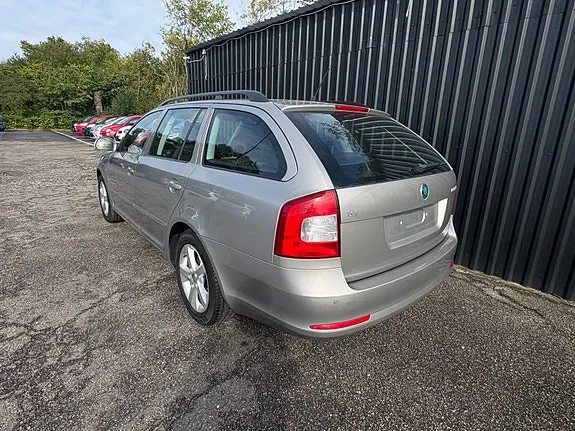 Skoda Octavia 2012 photo 4