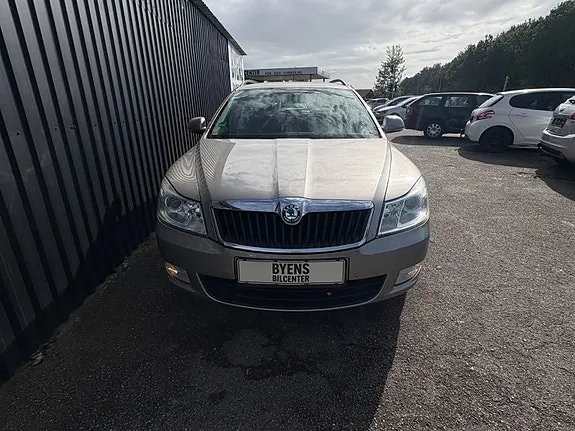 Skoda Octavia 2012 photo 2
