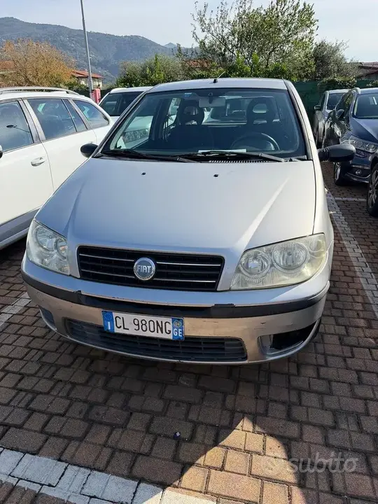 Fiat Punto 2004 photo 2