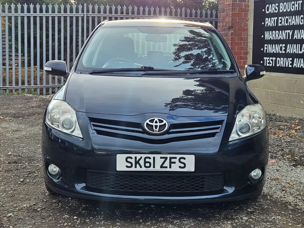 Toyota Auris 2011 photo 2