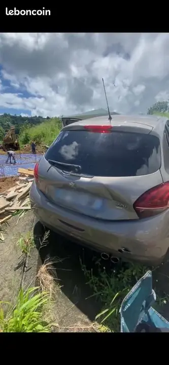 Peugeot 208 2015 photo 2