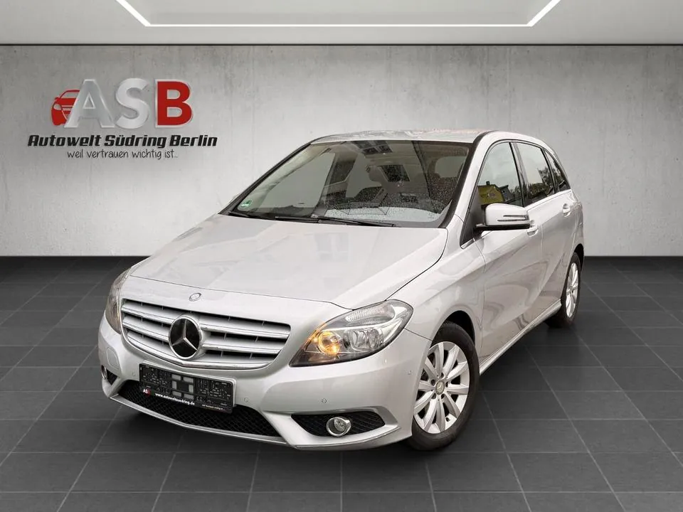 Mercedes-Benz B 180