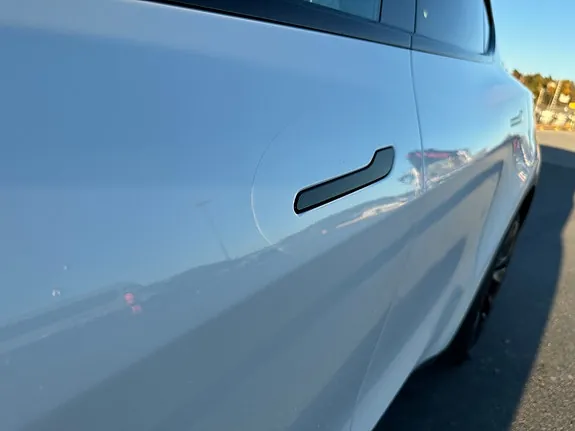 Tesla Model Y 2023 photo 4