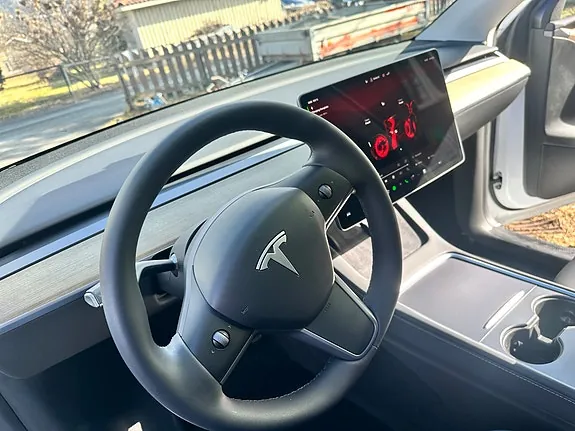 Tesla Model Y 2023 photo 5