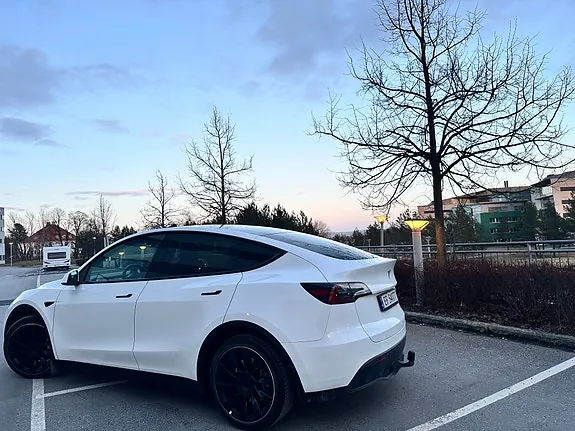 Tesla Model Y 2023 photo 3