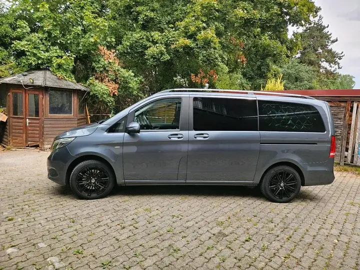 Mercedes-Benz V250