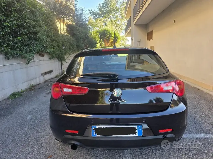 Alfa Romeo Giulietta 2015 photo 2