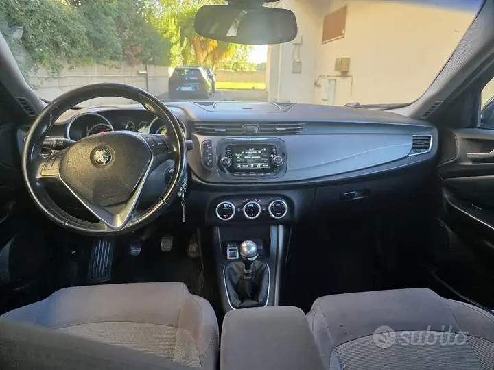 Alfa Romeo Giulietta 2015 photo 3