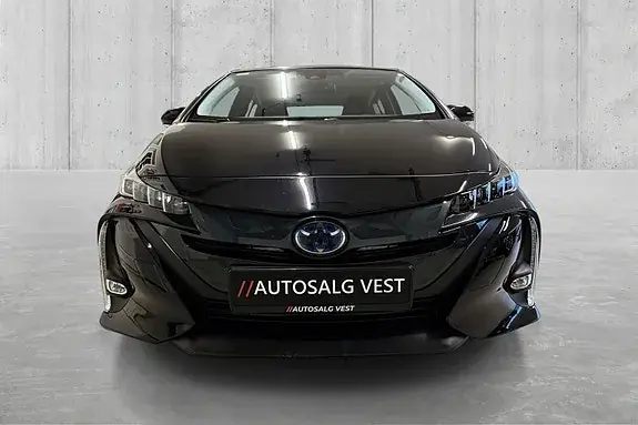 Toyota Prius Plug-In Hybrid 2019 photo 2