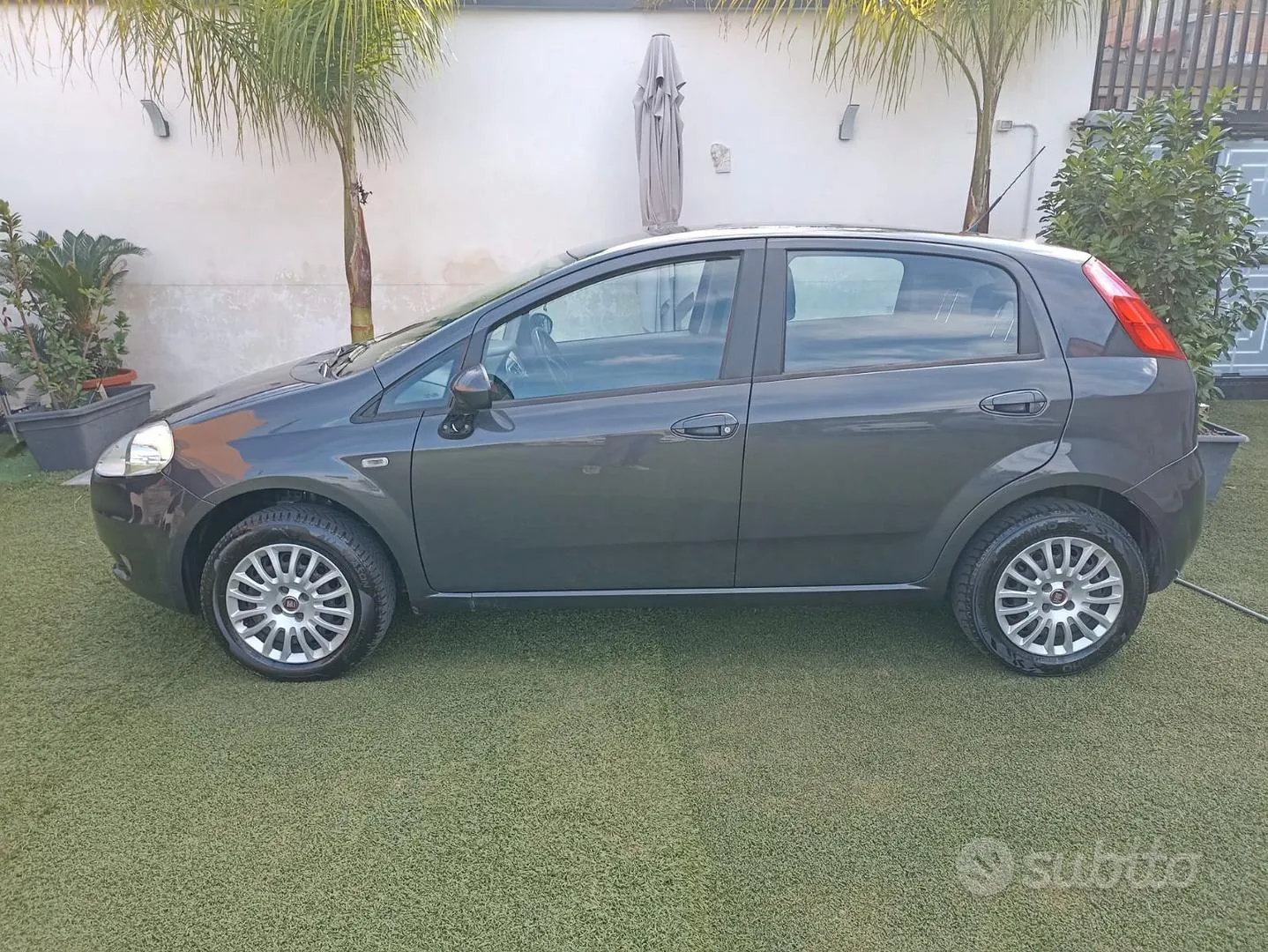 Fiat Grande Punto 2010 photo 2