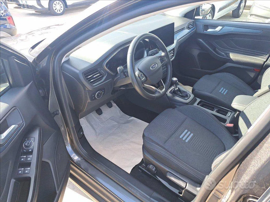Ford Focus 2023 photo 3