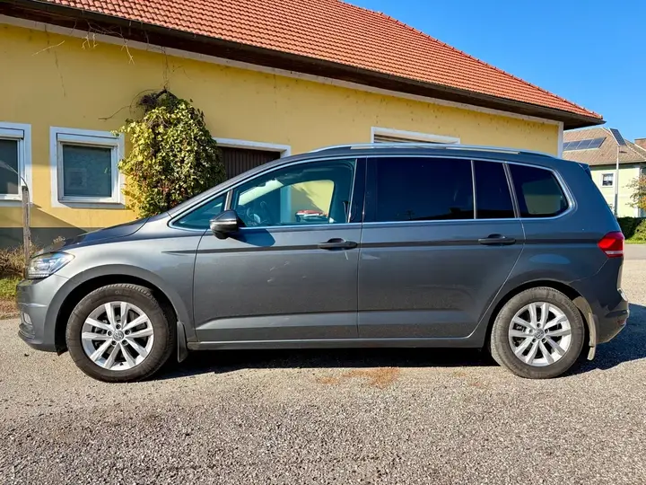 Volkswagen Touran 2016 photo 2