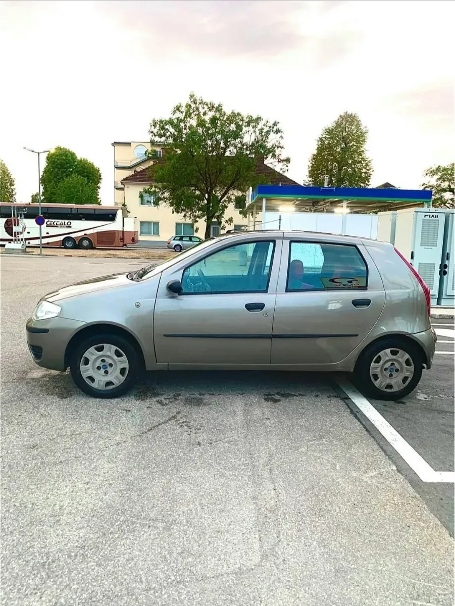 Fiat Punto 2004 photo 2