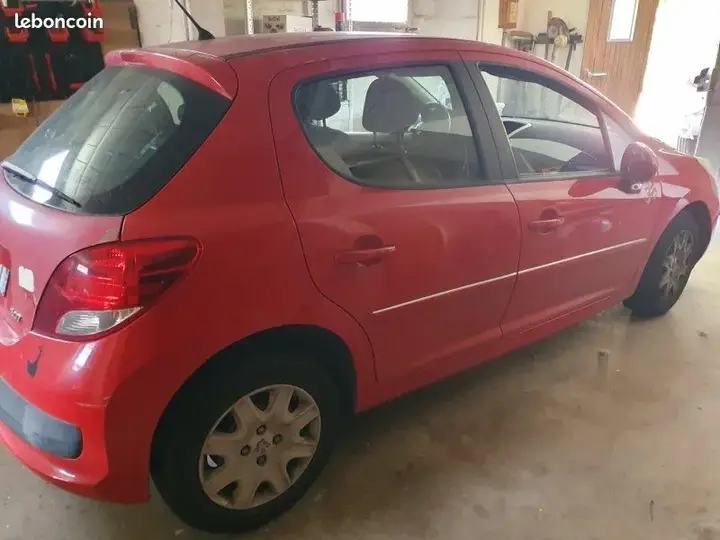 Peugeot 207 2012 photo 2