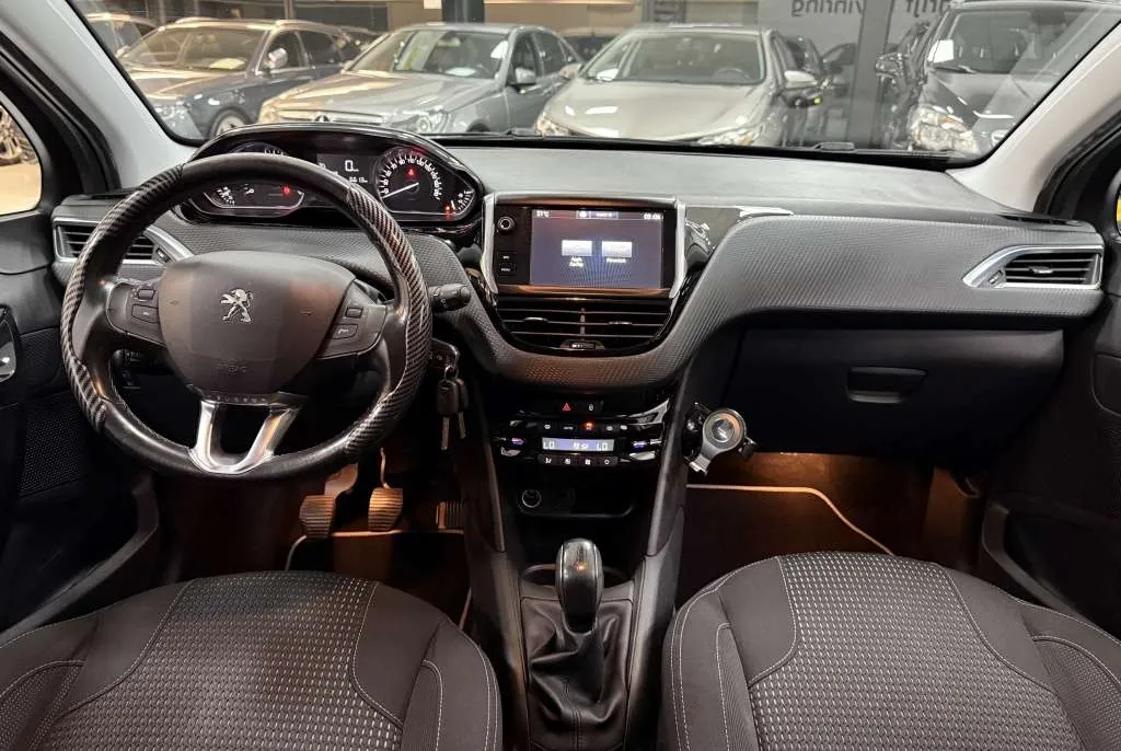 Peugeot 208 2016 photo 4