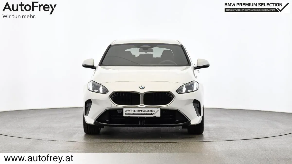 BMW 1 Series 2025 photo 2