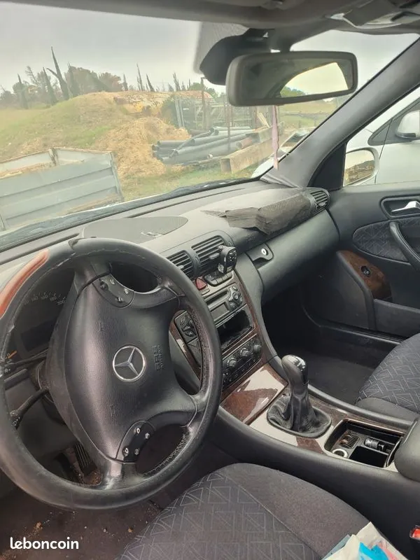 Mercedes-Benz C-Class 2002 photo 2