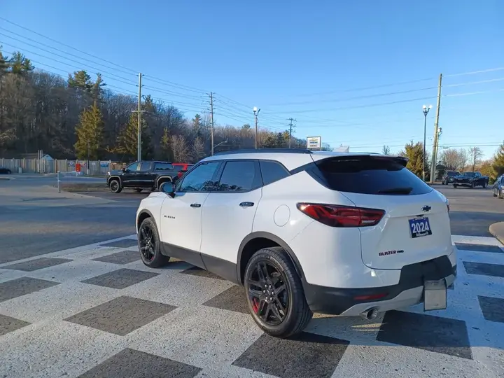 Chevrolet Blazer 2024 photo 2