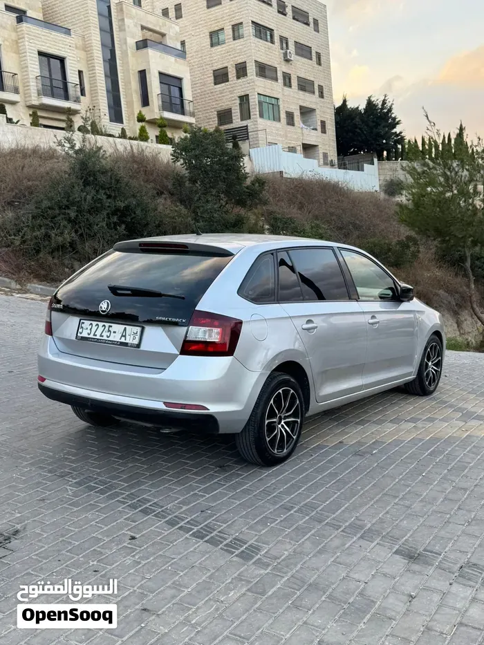 Skoda Rapid 2015 photo 2